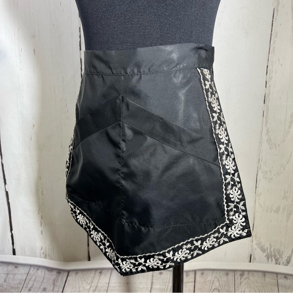 Vintage Queen Brand by Gruen Co. Cocktail Hostess Half Embroidered Apron - Picture 10 of 16